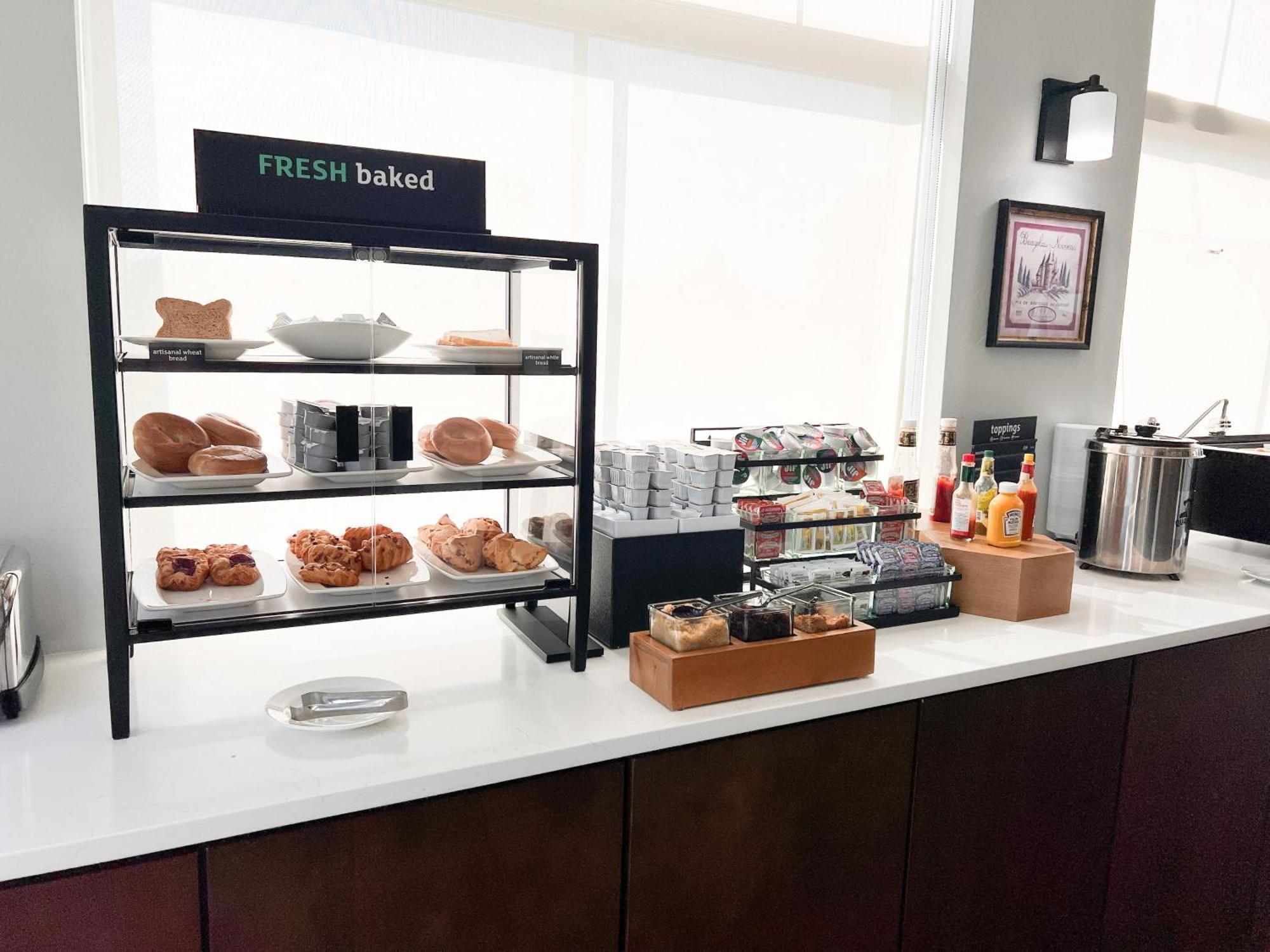 Holiday Inn Hotel & Suites Madison West - Middleton By Ihg Экстерьер фото